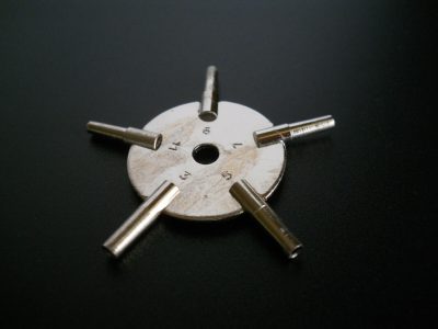 Set-kljucev-za-zepne-ure